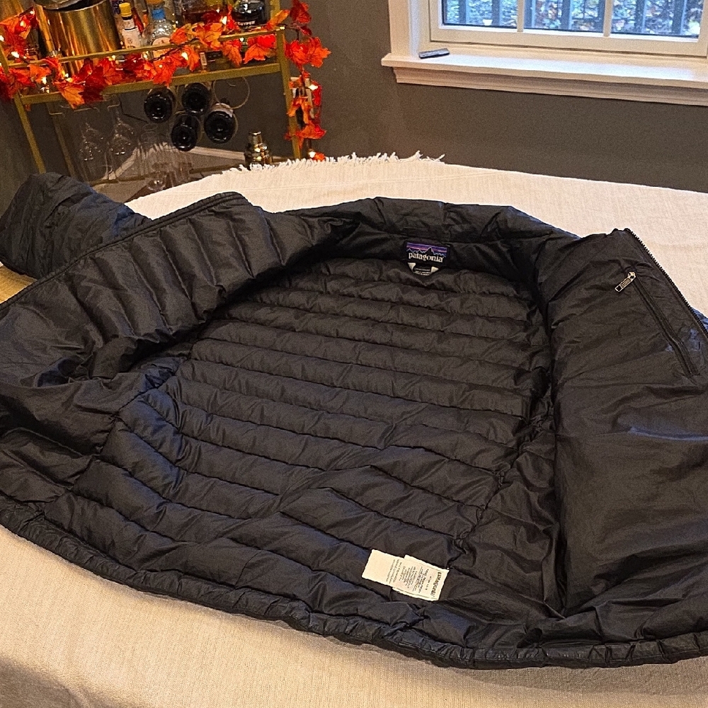 Patagonia Men's Midnight Black Puffer Jacket - Picture 7 of 7